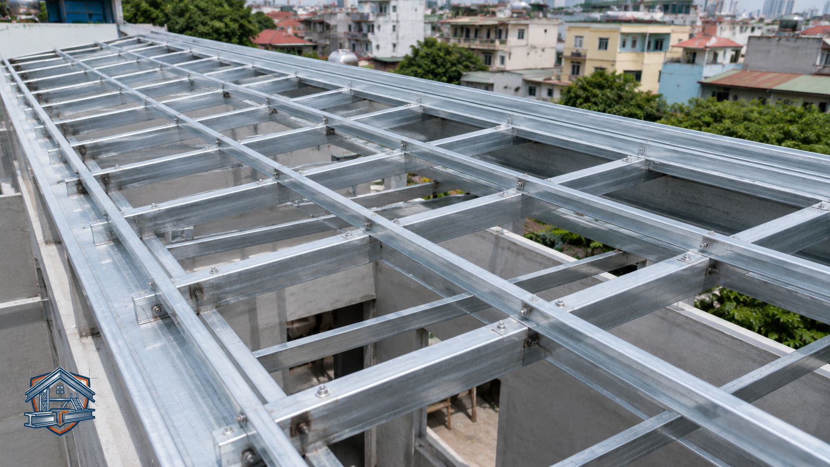 Chi tiết khung sắt hộp mạ kẽm chuẩn bị lợp mái tôn
